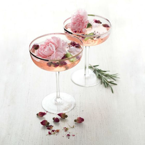 Premium crystal cocktail glasses and whiskey decanters — 
drinkware collection at Sipcase